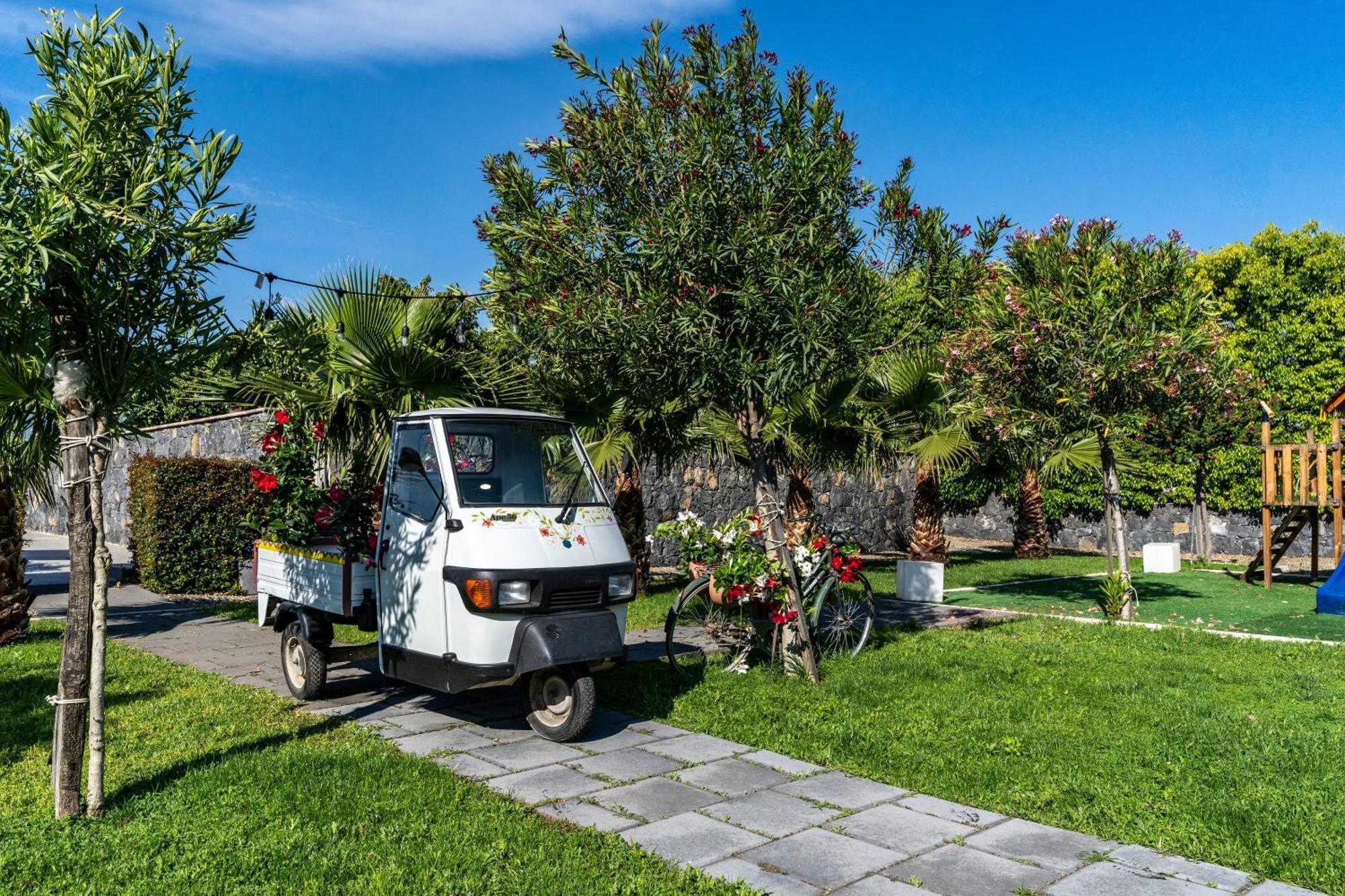 Dipladenia Garden Country Resort Mascali Eksteriør billede